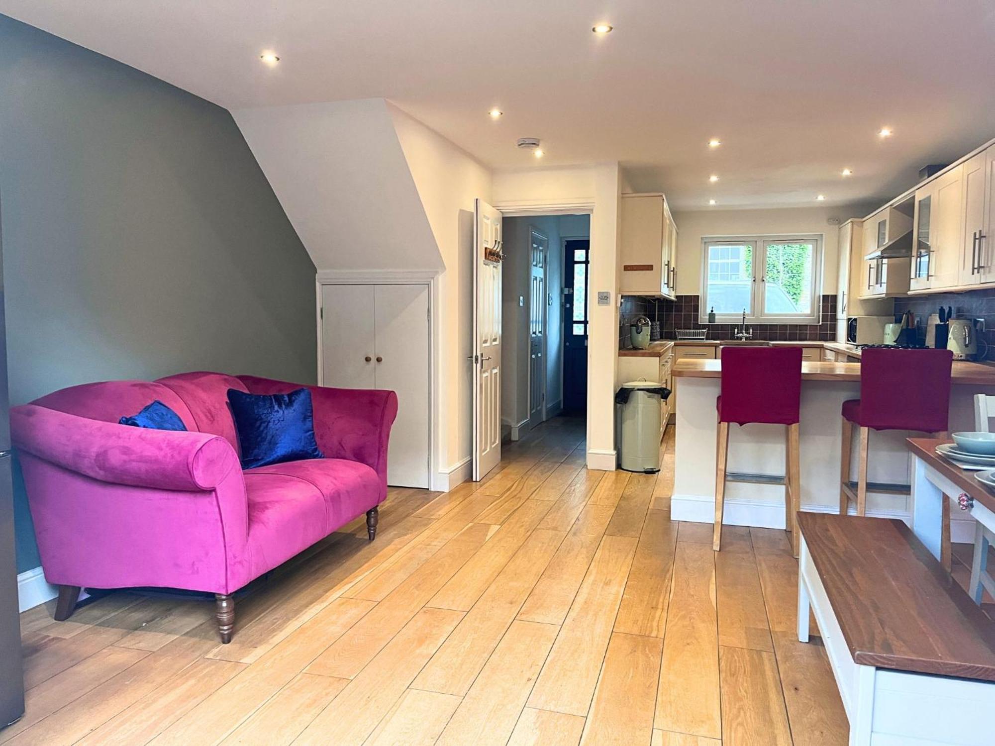 Jekyll'S On Hyde - Spacious Town House - Central Winchester - Free Parking, Sleeps 5 - By Xplus Stays Exterior foto