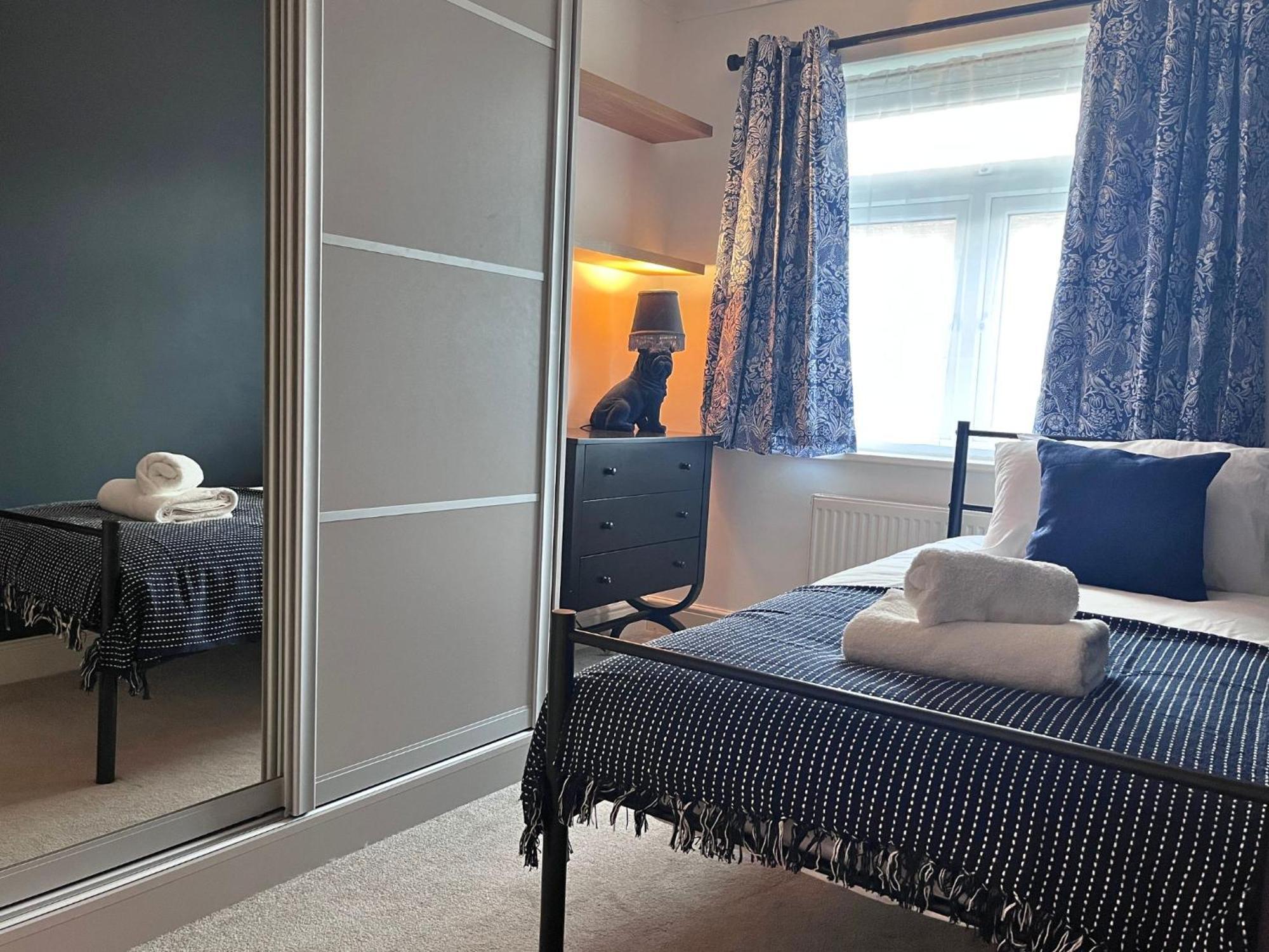 Jekyll'S On Hyde - Spacious Town House - Central Winchester - Free Parking, Sleeps 5 - By Xplus Stays Exterior foto